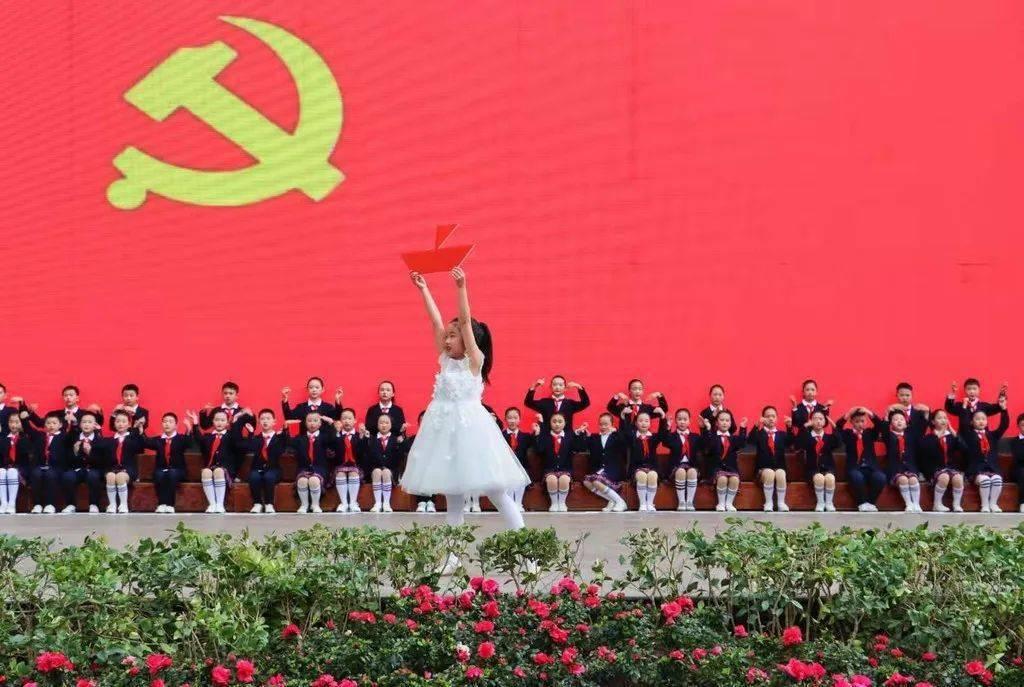救援可爱小松鼠