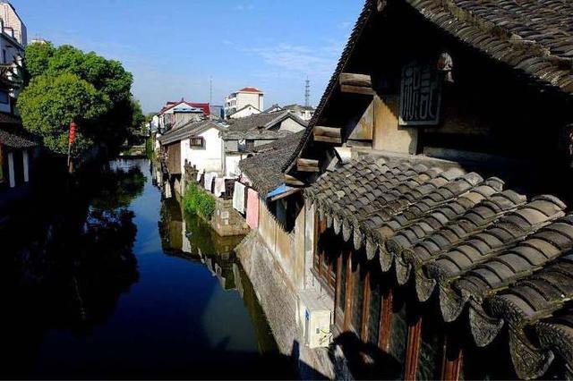 美国伊利诺伊州一河流泛滥 居民被撤离